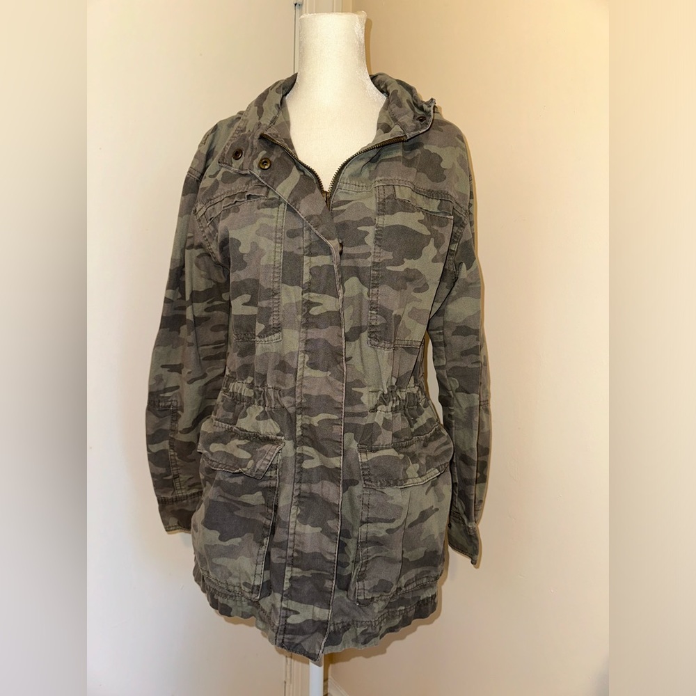 Women’s Universal Thread Canvas Jacket, Green Camo, Size Medium